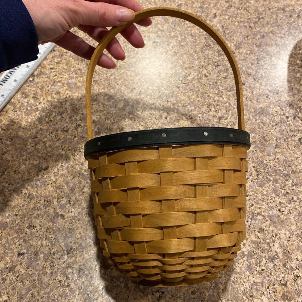 Longaberger Collectors Club Handmade Maple Basket 2004 Stationary Handle - Picture 4 of 17